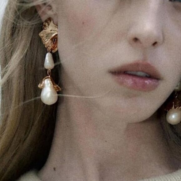 New ZARA Ginko Leaf Baroque Pearl Drop Earrings - Picture 1 of 8